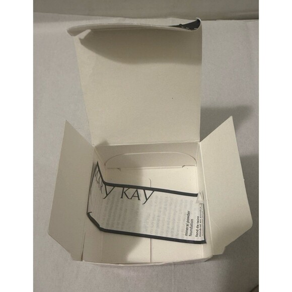 Mineral Powder Foundation Beige 2 - Picture 6 of 10